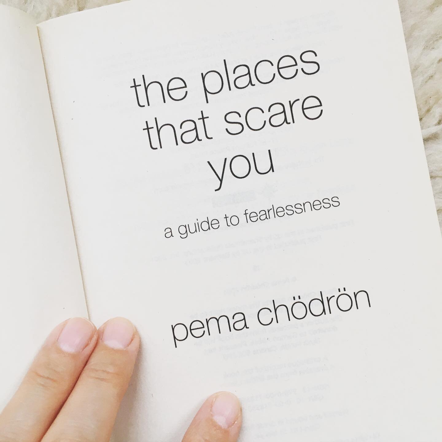 I slept with this book by my side and hoped it was making love with my mind during the night....😚
.
.
#buddhistteachings #pemachodron #awakenings #sleepingwithfearlessness #inspiration #love #mindfulness #lifeasanadventure #meditation #mindfulliving
